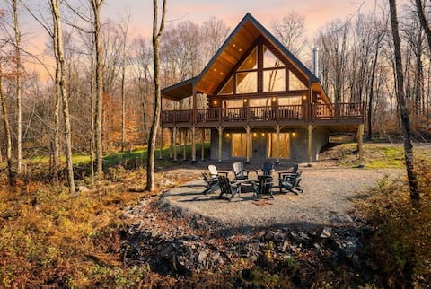 Cabin w/ Treehouse Views, Epic Game Room & Hot Tub