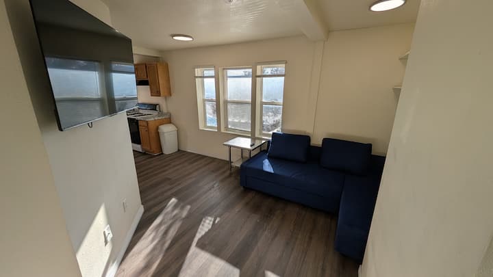 Comfortable 1 Bedroom Unit Central Location - Cheyenne, WY