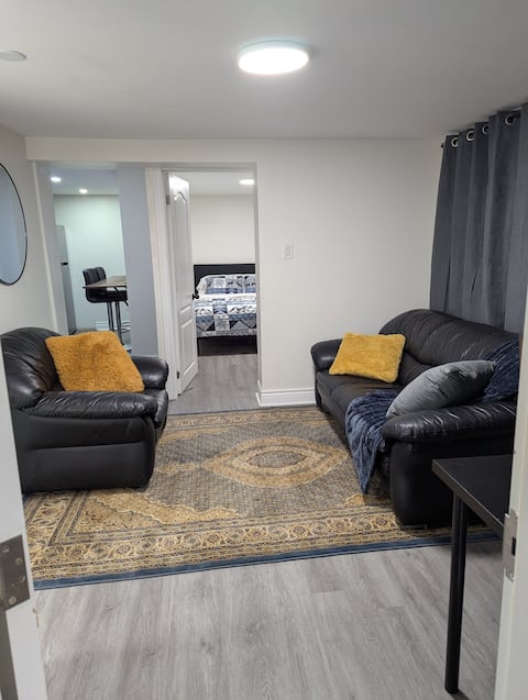 Top performing Airbnb: Full Suite - Private Unshared Dining, Living, Bath in Scarborough—Rouge Park