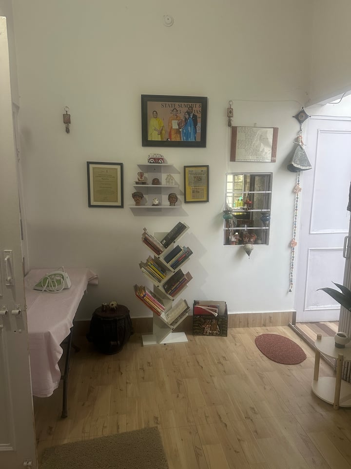 Little Bus Home Stay 3 Jaipur- 7 Beds In 3 Rooms - Jaipur