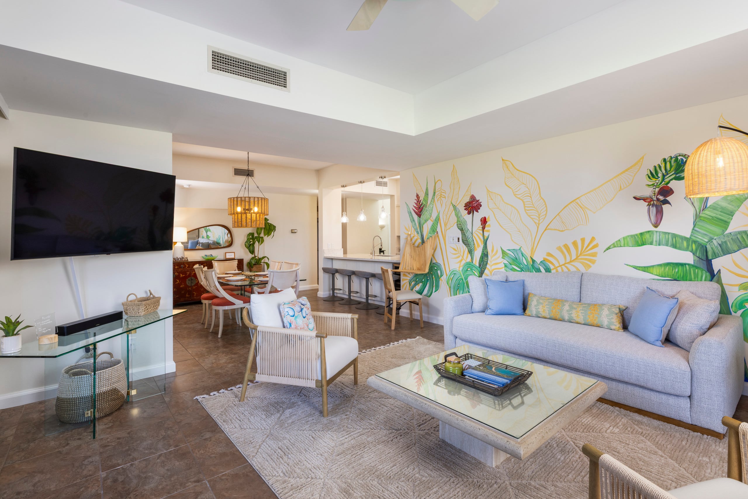 NEW! Mural w Ocean views. Walk to beach & Hilton - Image 3