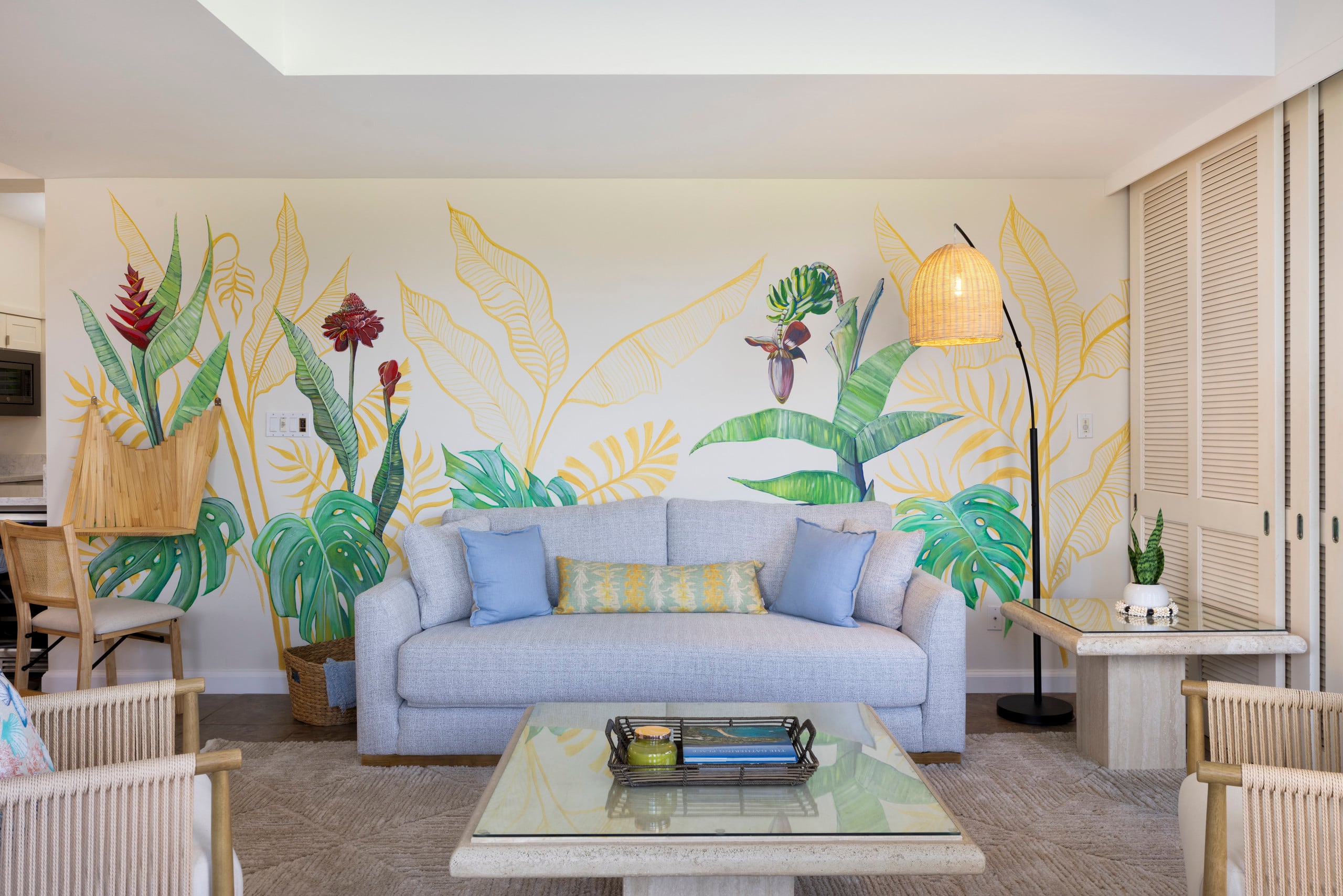 NEW! Mural w Ocean views. Walk to beach & Hilton - Image 1