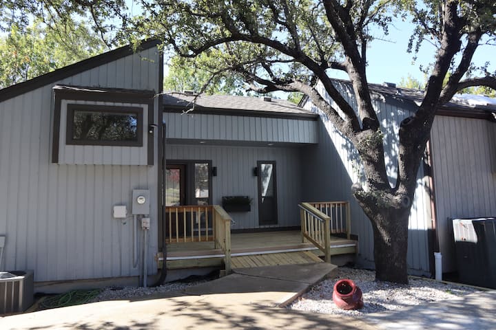 Lakeside Getaway With Deck & Balcony Views - Rockwall, TX
