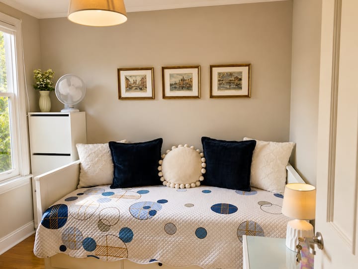 Lovely Room In The Heart Of Walthamstow Village - London