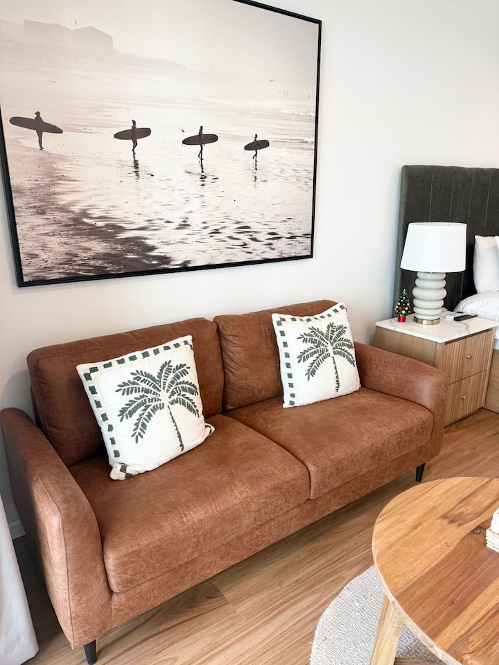 Coastal Calm - Mooloolaba Studio - Mooloolaba