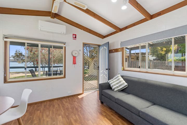 Waterfront Cabin - South Coast