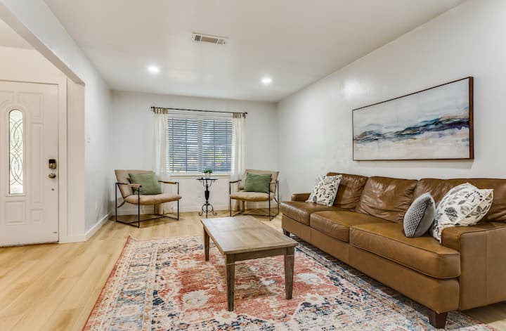 Cozy Remodeled Farmers Branch Gem Across From Park - Farmers Branch