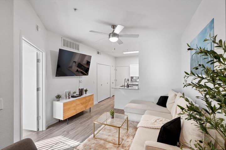 Classy 1br Gym | Resort Style Pool | Laundry - Tempe, AZ