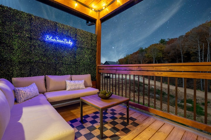 Luxury Cabin, Near Parkway, Hot Tub, 3 Br, Wifi - Pigeon Forge, TN