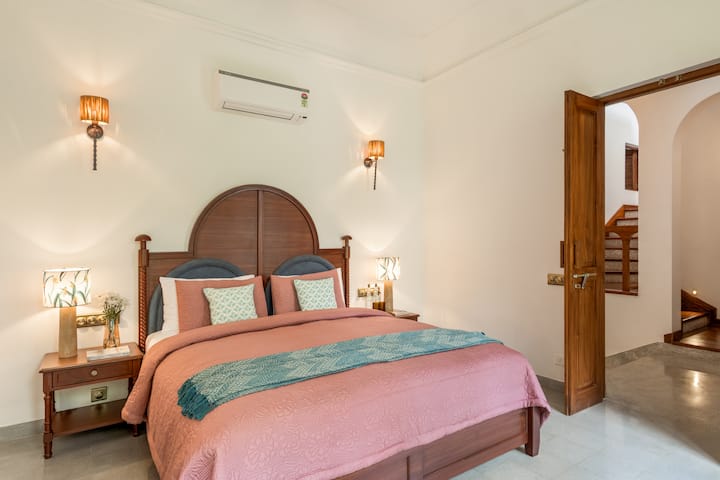 Bedroom 1 image 2