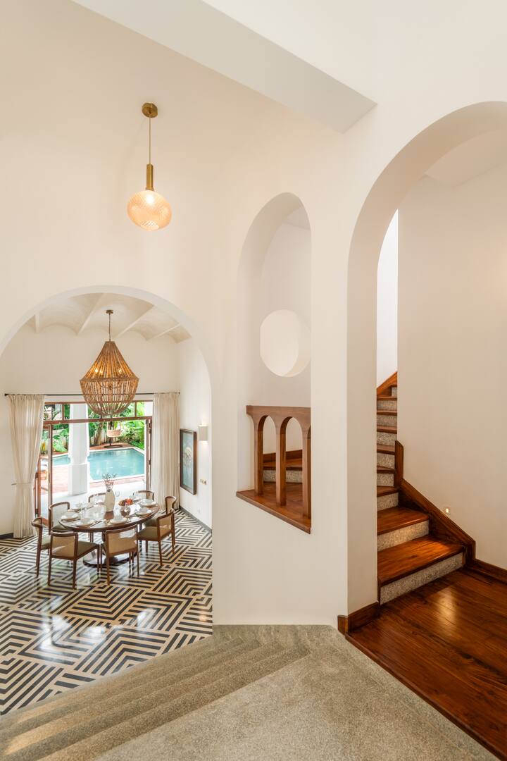 Dining area image 2