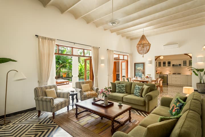 Living room image 2