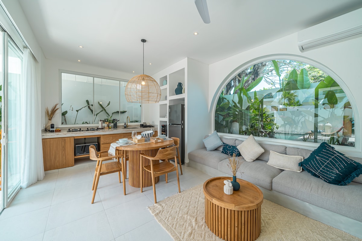 Villa in Bingin Beach · ★5.0 · 2 bedrooms · 2 beds · 2 private baths, Airbnb-Vergleich