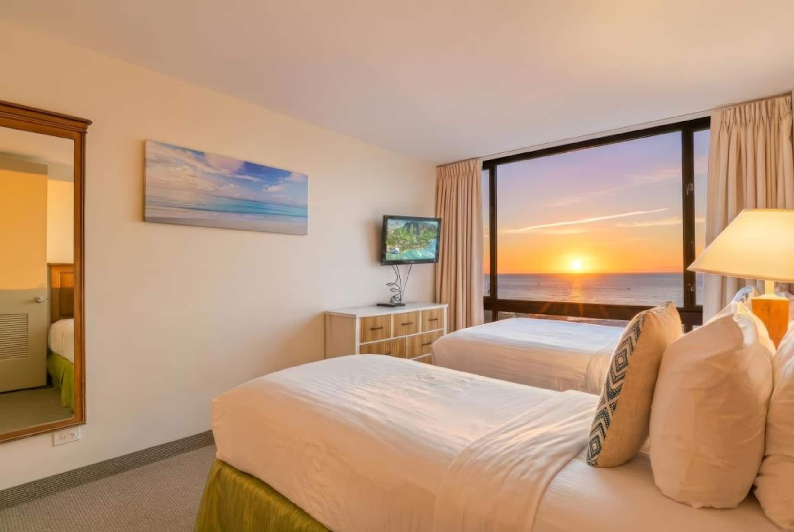 Condo in Honolulu · ★4.87 · 1 bedroom · 3 beds · 1 bath - Image 14