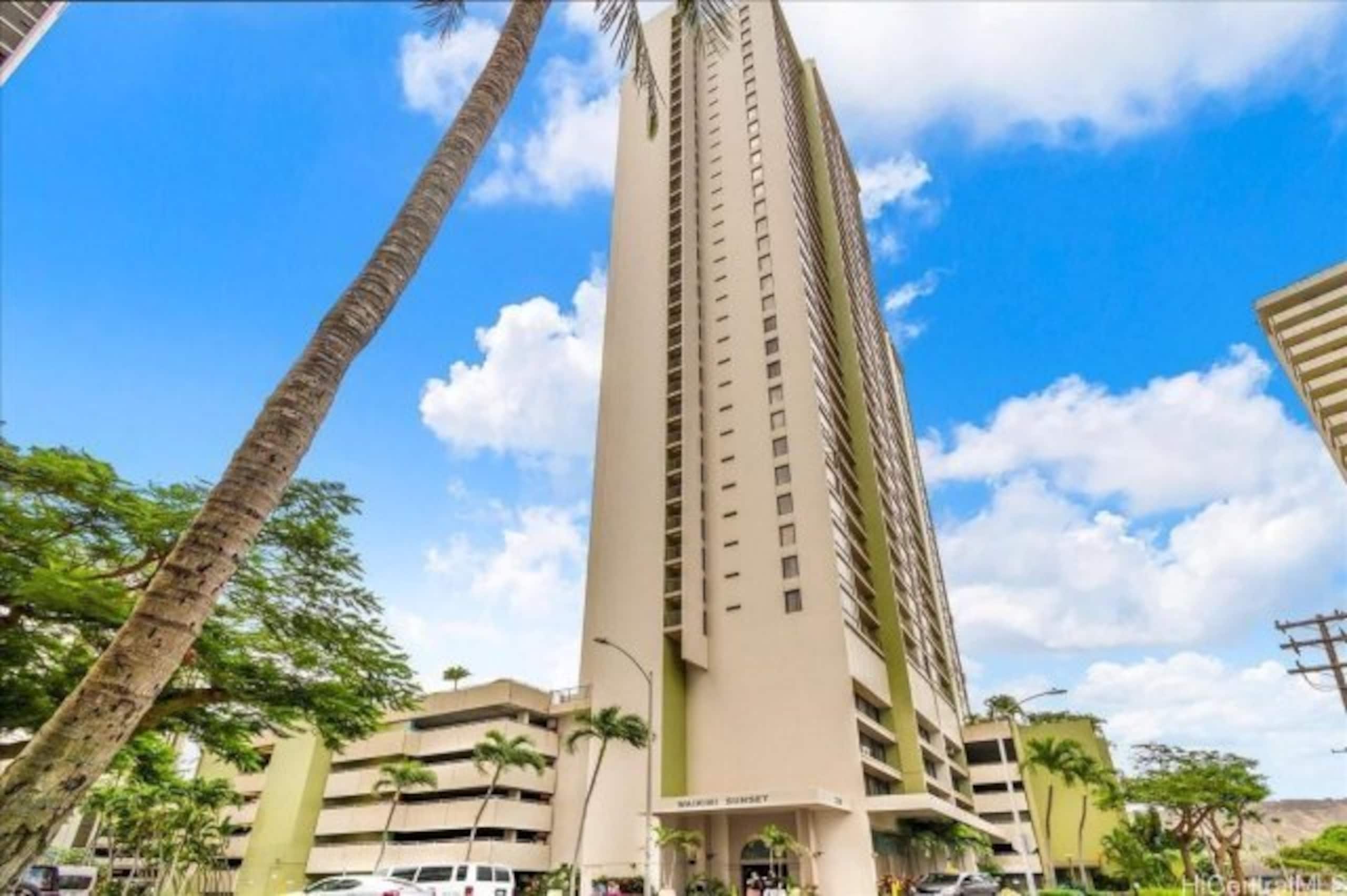 Condo in Honolulu · ★4.87 · 1 bedroom · 3 beds · 1 bath - Image 32