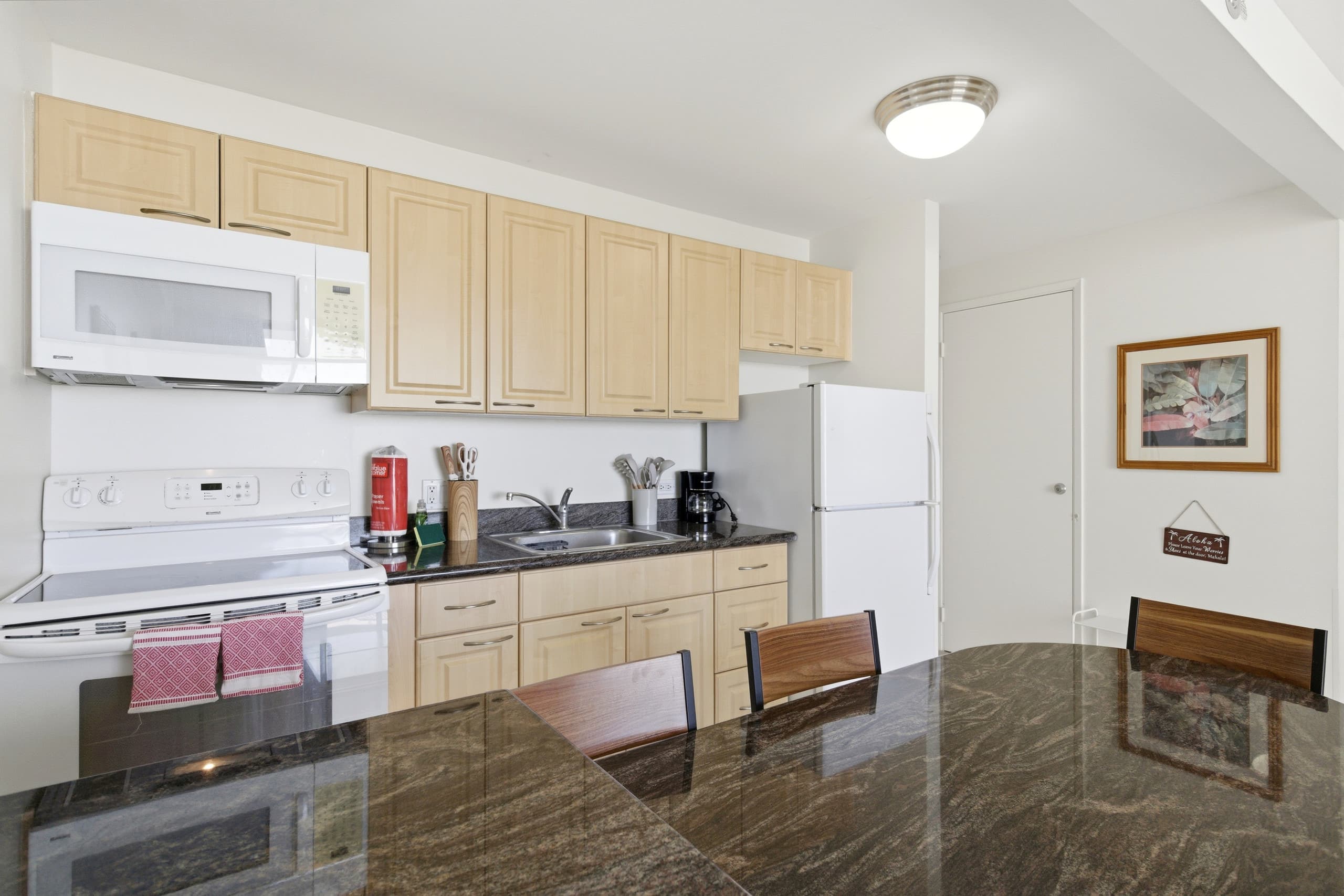 Condo in Honolulu · ★4.87 · 1 bedroom · 3 beds · 1 bath - Image 9