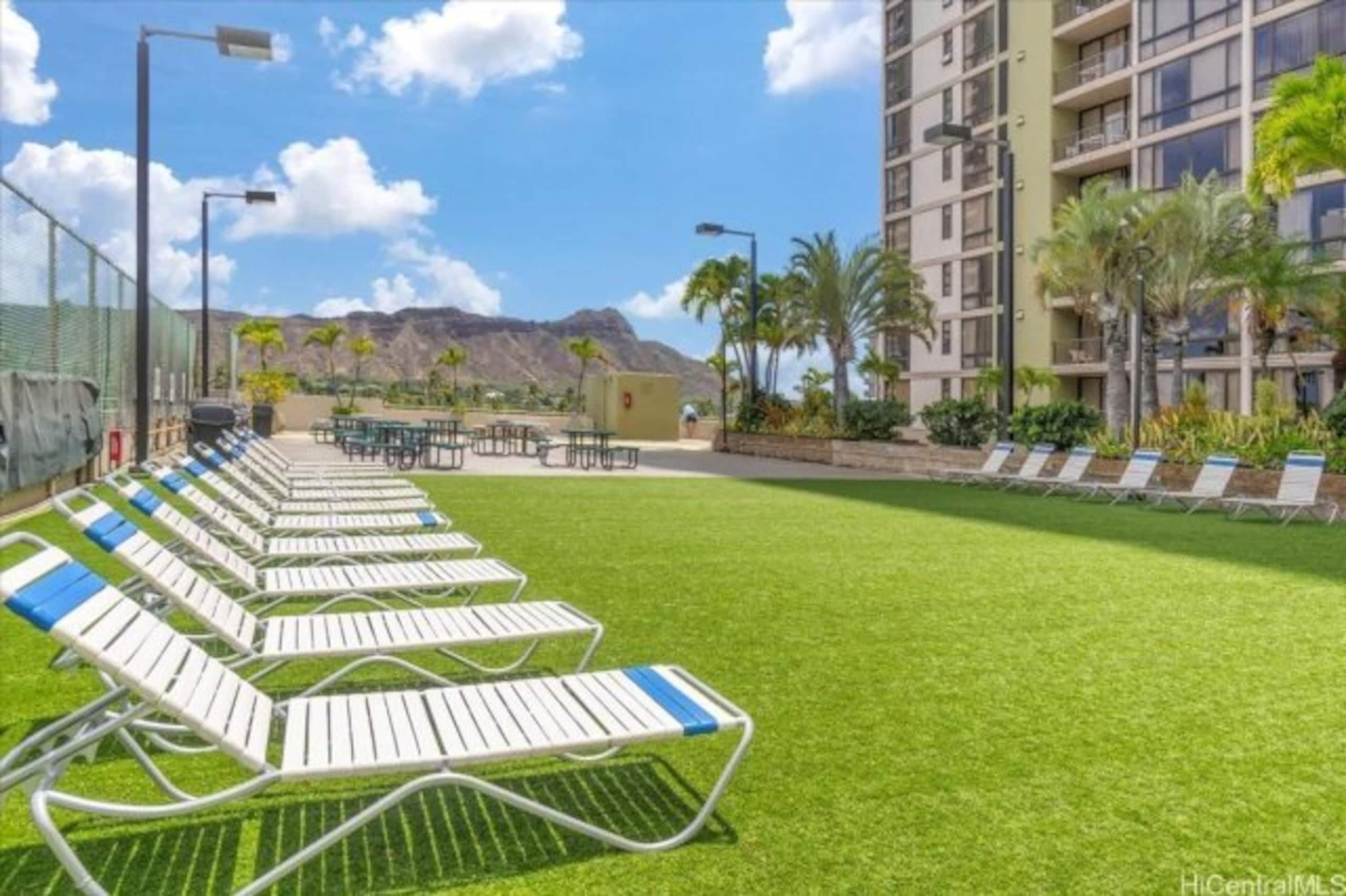 Condo in Honolulu · ★4.87 · 1 bedroom · 3 beds · 1 bath - Image 31