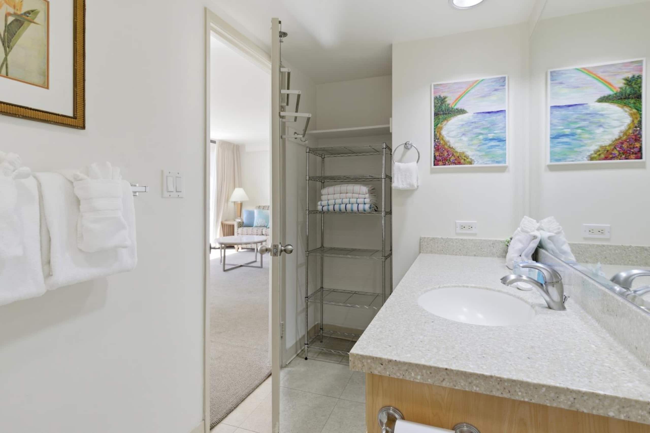 Condo in Honolulu · ★4.87 · 1 bedroom · 3 beds · 1 bath - Image 18