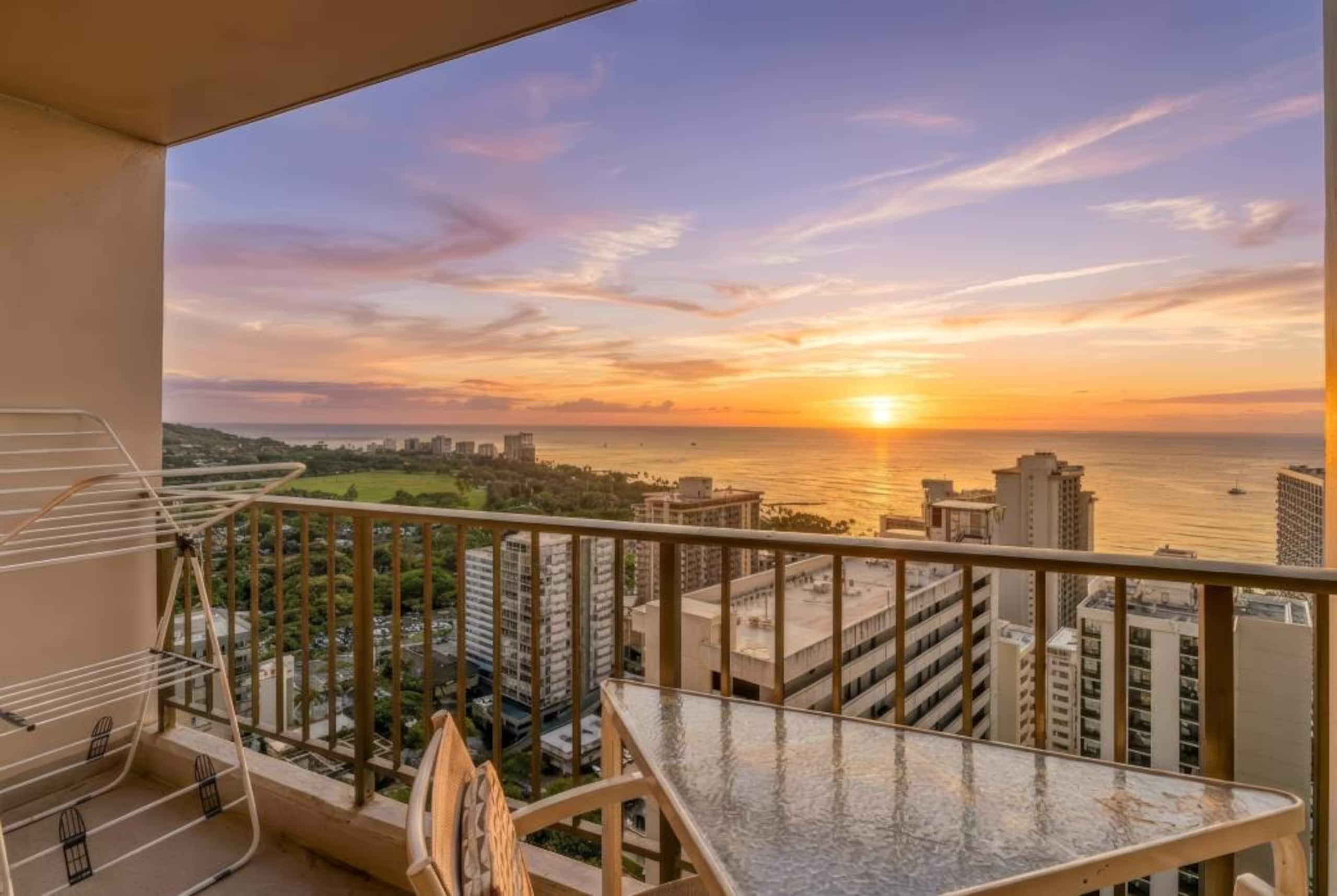 Condo in Honolulu · ★4.87 · 1 bedroom · 3 beds · 1 bath - Image 21