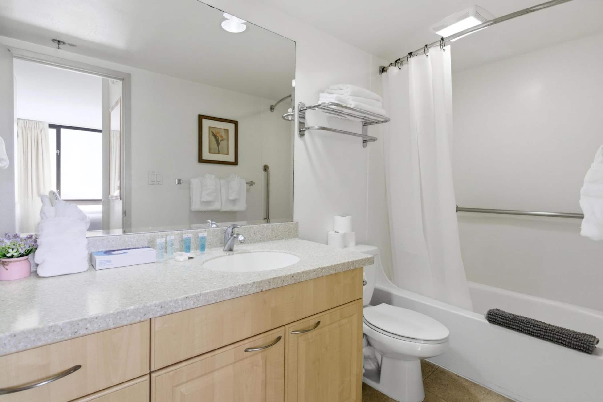 Condo in Honolulu · ★4.87 · 1 bedroom · 3 beds · 1 bath - Image 17