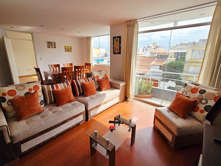 A 1 Cuadra Parque Del Avión, Departamento 200 M² - Arequipa