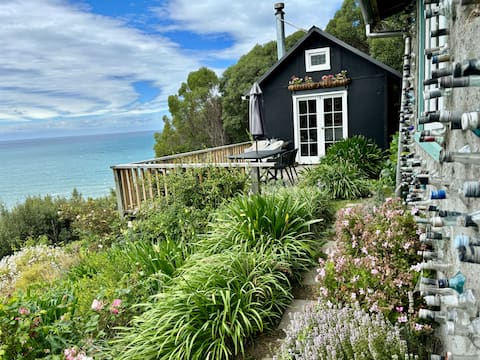Top Airbnb: Ellerton Bottle House in Canterbury