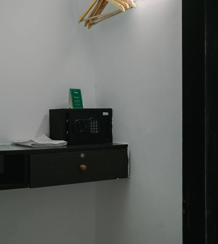 Bedroom 1 image 2