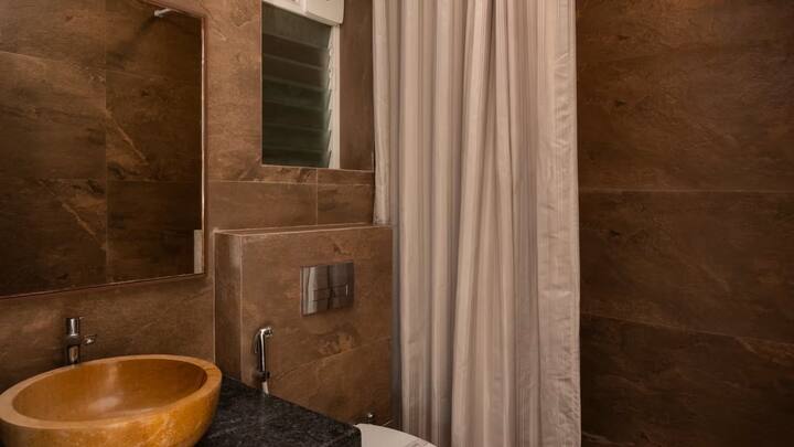 Full bathroom 2 image 1