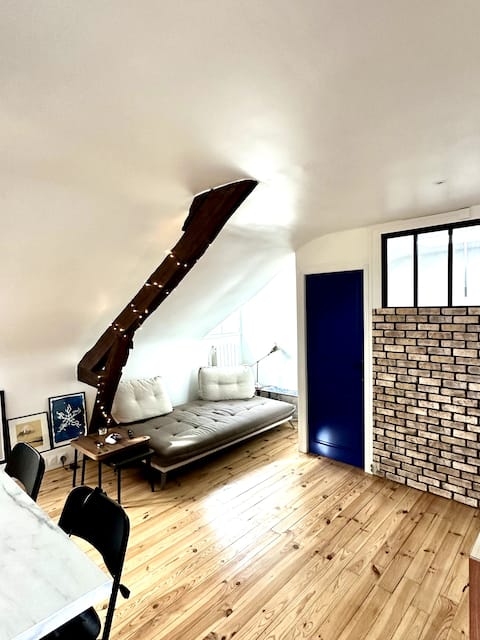 Popular Airbnb listing: 2-room loft near Paris St Lazare & La Défense in Asnières Sur Seine