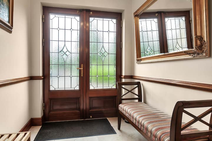 Cas - Ke55 Naas 5/6 Bedroom Sleeps 11 - Naas