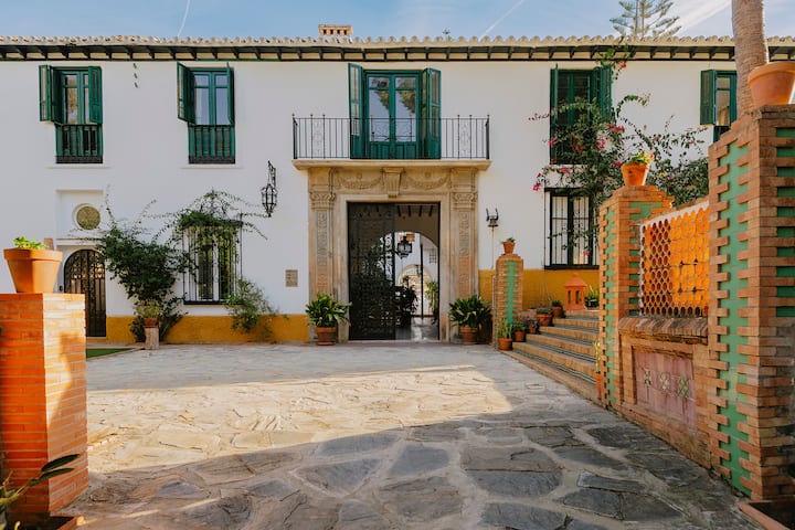 Hacienda Clavero Three Patio Apartment: - Málaga