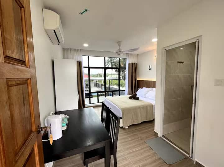 Bedroom : 1 Queen bed 
Kamar Tidur : 1 katil Queen
