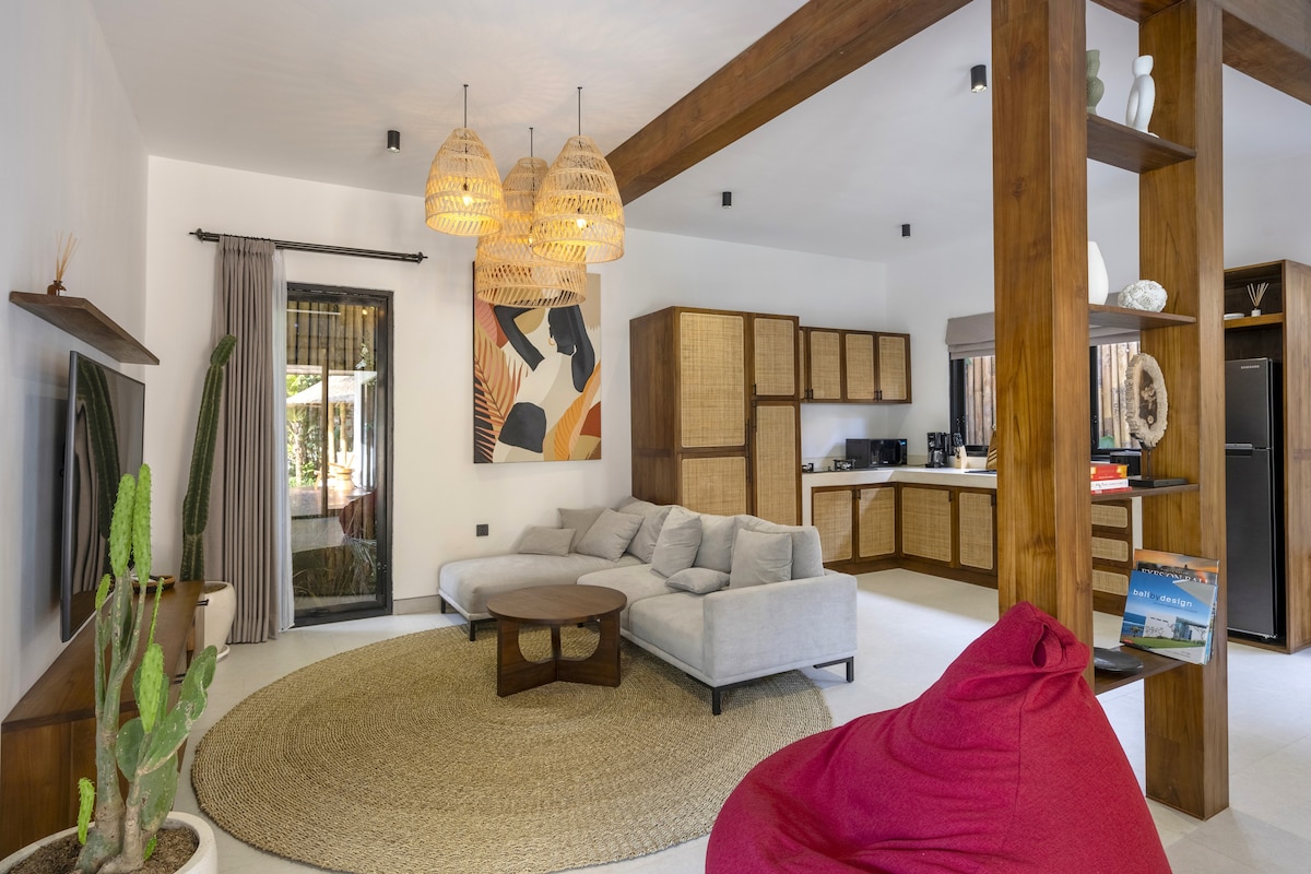 Villa in Ubud · ★4.85 · 2 bedrooms · 2 beds · 2 baths, Airbnb karşılaştırması