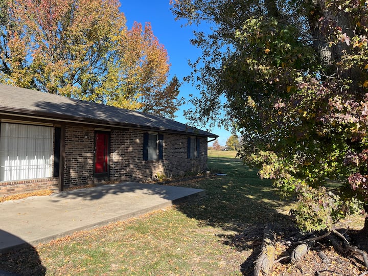 Fun Little Fall Home - Springdale, AR