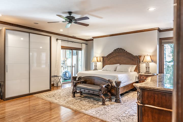 Dhomë gjumi kryesore me krevat dopio "king" (kati i dytë) 