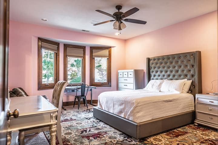 Dhomë gjumi me krevat dopio me banjë të përbashkët (niveli i dytë) 