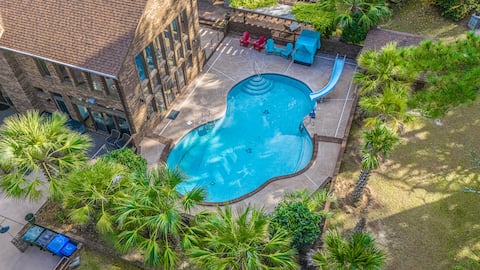 Fayetteville Getaway: Pool • Pizza Oven • Fire Pit