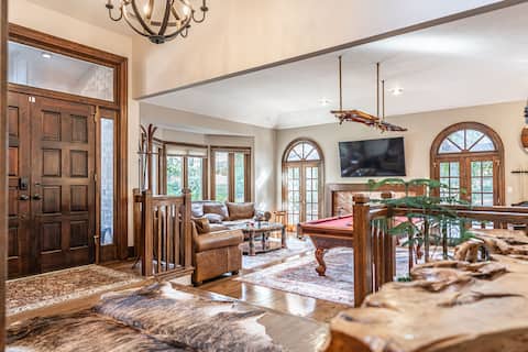 Successful Airbnb property: Fayetteville Getaway: Pool • Pizza Oven • Fire Pit in Fayetteville