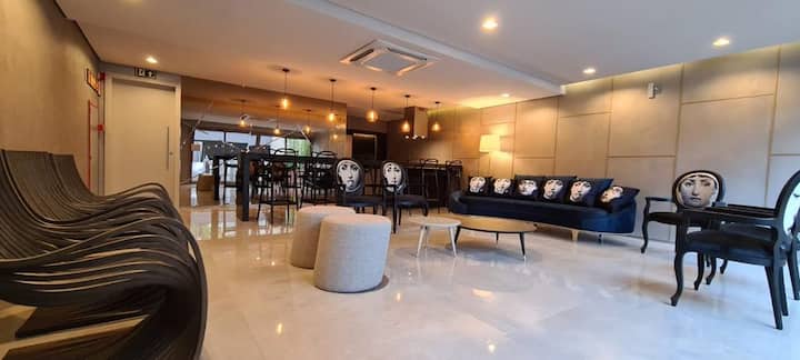 Fully equipped kitchen for recovery meals