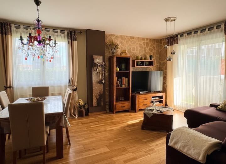 Cálido Dúplex Con Jardín Y Porche Para 8 Viajeros - Avilés