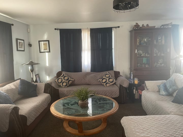Coastal Above Garage 2 Bedroom Upstairs Apt. - Coos Bay, OR