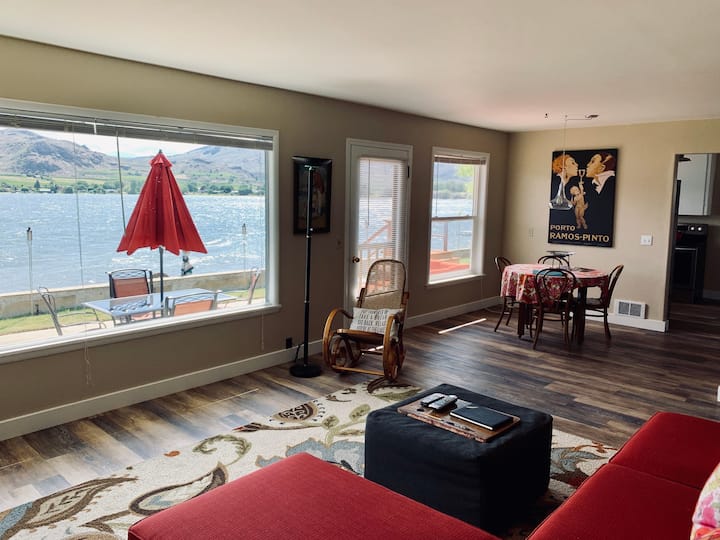 Lakefront Cottage - Oroville, WA