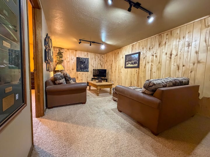 Includes a comfortable armchair and a plush sofa that converts into a cozy full-size bed, with fresh bedding stored in the bedroom closet. This offers a restful and welcoming space, perfect for unwinding before your next day's adventures.