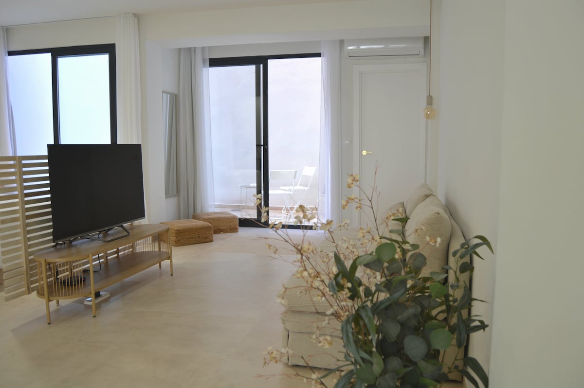 Top performing Airbnb: Exceptional, modern and bright. Private terrace. in La Saïdia