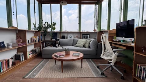 Popular Airbnb listing: Beautiful apt with breathtaking views and terrace. in San Miguel Chapultepec