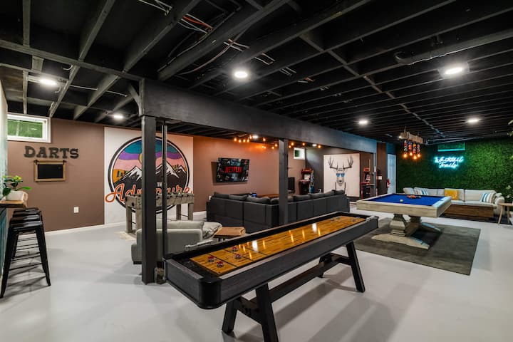 Poconos Basecamp | Pickleball, Hot Tub & Sauna