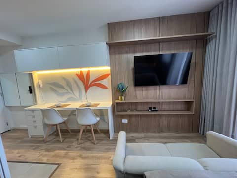 Popular Airbnb listing: Cozy Studio in Downtown • With Garage! in Centro