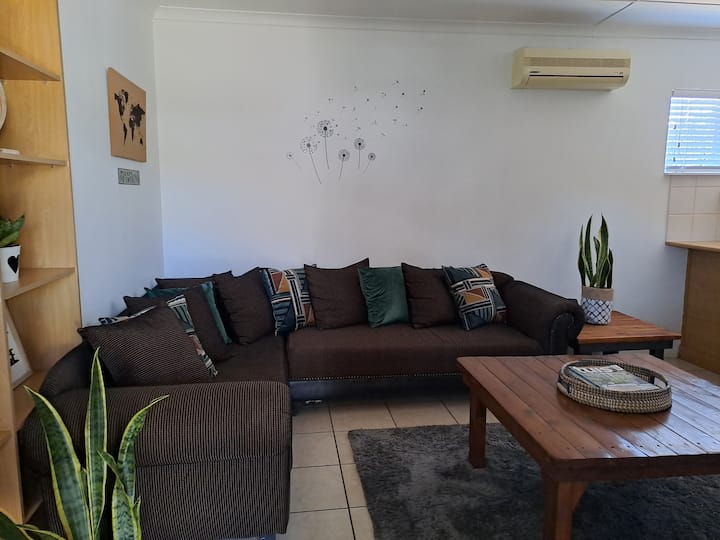 Voni's Cottage - Self-catering, Secluded Cottage - Vredendal