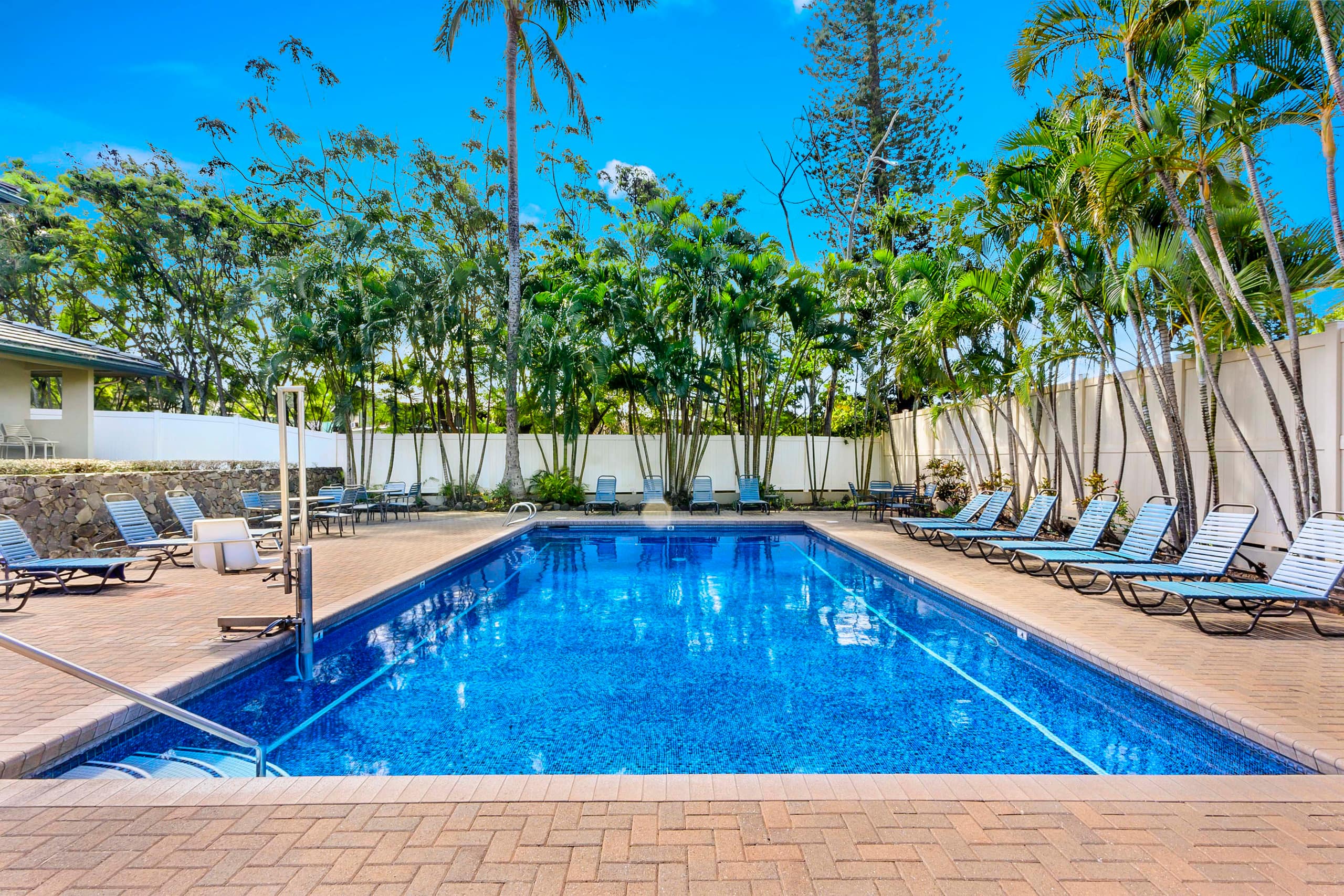 Hotel in Lahaina · ★5.0 · 1 bedroom · 2 beds · 1 private bath - Image 12
