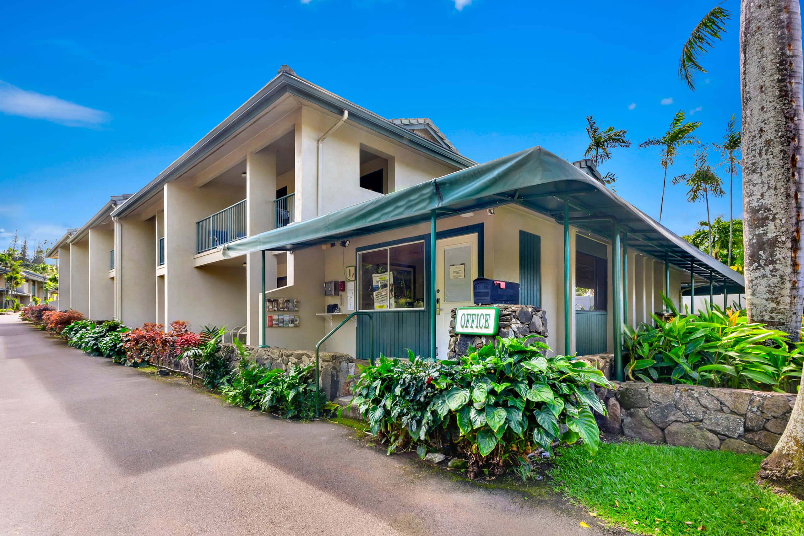 Hotel in Lahaina · ★5.0 · 1 bedroom · 2 beds · 1 private bath - Image 7